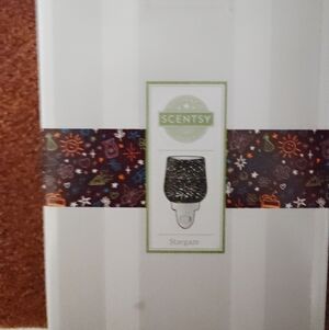 Scentsy Stargaze Warmer - Multicolor Sparkle EUC Scentsy Brand 10 Watt Lightbulb